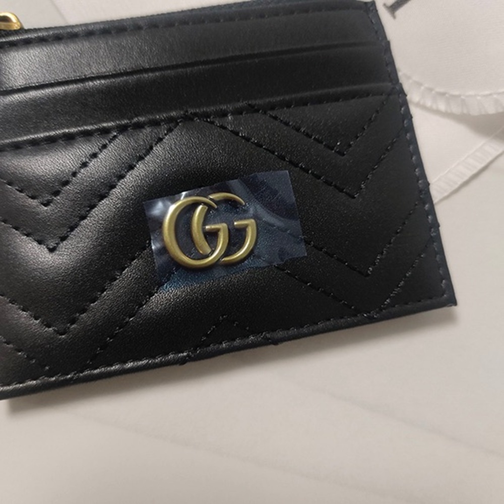 Gucci Quilted Black Card Holder with Gold Hardware - Picture 4 of 7